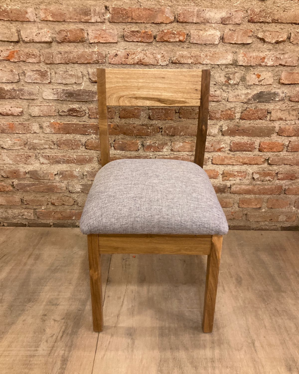 SILLA NERVO CON TAPIZADO